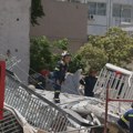 Urušila se stambena zgrada u Atini, spasioci locirali četiri osobe u ruševinama