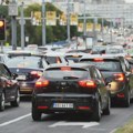 AMSS: Povoljni uslovi za vožnju, saobraćaj umeren, na brojnim deonicama u toku radovi