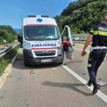 Vozač saniteta iz Vranja na veštakoj ventalici – i dalje životno ugorožen