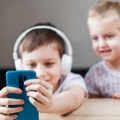 Makron najavio novu zabranu društvenih mreža za mlađe od 15 godina: "Nećemo odustati od zaštite dece na internetu"