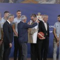 Iznenađenje od kapitena Bogdan Bogdanović poklonio predsedniku poseban dres (foto)