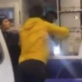 Makljaža u avionu Isplivao snimak napada u letelici! Nervozni putnik zbog bizarnog razloga ošamario pilota (video)