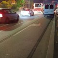 Jeziva nesreća na Mostarskoj petlji! Automobil smrskan okrenut na krov: Iz olupine izvlače ljude
