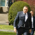 Dodik prvorođenu bebu u Srpskoj tradicionalno darivao zlatnikom: Tadej rođen odmah nakon ponoći (foto)