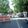 Studenti i građani Prokuplja u koloni dolaze na protest „Izbori(mo) se“ u Nišu