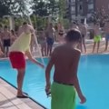 "Izlazite svi napolje": Beograđani uživali na bazenu na Olimpu, pa zbog onoga što su videli u vodi svi pojurili napolje: "Kako…