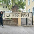 Vukašin Milićević pred crkvenim sudom u Patrijaršiji, ispred u znak podrške studenti i građani: "Bog sve vidi"
