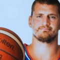 Nova Jokićeva fotka uzburkala mreže Popularni košarkaš ima pravu košarkašku ruku