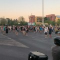 Demonstranti blokirali kružni tok na Novom Beogradu