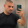 Darko prošetao šavove nakon saobraćajke: Već imao prvi nastup sa sve rezovima na glavi