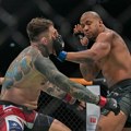 Zbog ovoga je prekinuta borba godine u UFC: Usporeni snimak otkrio bezobrazluk za medalju