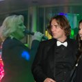 Milica i Željko napravili lom na Pinku! Okupili poznate face, orila se čuvena srpska pesma: "Ko da mi otme..."