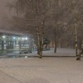 (Фото, видео) Зима поново удара, снег пада широм Србије! Застој на Иришком венцу, температура пала, а метеоролози предвиђају…