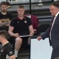 Bivši trener Partizana u sukobu sa svima! Raspravljao se sa sudijama, protivničkim trenerom, pa ušao u klinč i sa igračem…