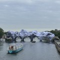 Pećina na Seni: Najstariji pariski most obavijen monumentalnom iluzijom