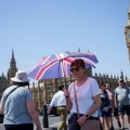 Vrućine paralisale britaniju: Najmanje pet osoba utopilo se od početka toplotnog talasa