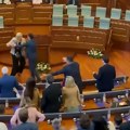 Poslanica jajima gađala Aljbina Kurtija, opet prekinuta konstitutivna sednica parlamenta u Prištini