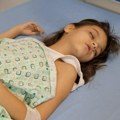 Baka Mira u suzama moli za pomoć: Nikolinu za mesec (9) i po dana čeka nova operacija očiju, potrebno 5.000 evra!