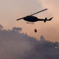 Požar kod Banjaluke stigao do kuća: Vatrogasci i helikopter sprečavaju širenje vatre