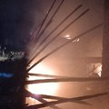 U Pejkovcu kod Žitorađe gori pomoćna zgrada i deo kuće, vatrogasci još uvek na terenu