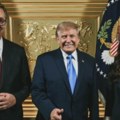 Vučević: Apsolutna laž da se Vučić slikao sa Trampom od kartona