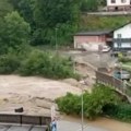 Horor u Sloveniji: Bujice odnele most, automobil se izvukao za dlaku (foto/video)