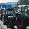 Poljoprivrednici blokiraju "trpezu" Pariza, vlast angažuje blindirana vozila i 15.000 policajaca: Sprema se pohod na…