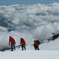 Nova pravila na „krovu sveta“: Penjači na Everest će od sada morati da skupljaju svoj izmet