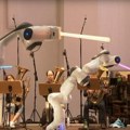 Robot dirigovao Drezdenskim simfonijskim orkestrom (VIDEO)