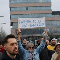 FOTO-REPORTAŽA: 10 fotografija sa današnjeg protesta u Zrenjaninu koje dosad niste videli