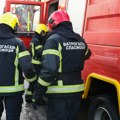 Požar u Jakovu kraj Beoograda, na terenu 15 vatrogasaca