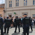 Macut posetio Maticu srpsku u Novom Sadu, ispred zgrade održan protest uz jake policijske snage