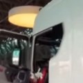 (Video) U maturanta iz Beograda svi su gledali u čudu: Na maturu došao u originalnoj mašini:"Ono kad se čovek školuje za ono…