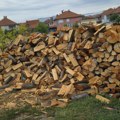 NOVE MERE DRŽAVE DONOSE: POPUSTI NA STRUJU I JEFTINIJE OGREVNO DRVO