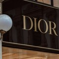 Pokradena prodavnica „Dior“ u centru Firence, pljačkaši odneli garderobu i torbe u vrednosti od 200.000€