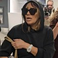 Ana Nikolić sela na pod nasred tržnog centra dok se drži za glavu: Šokantna fotka zapalila društvene mreže