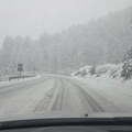 Sneg paralisao ovaj deo Srbije: Palo 20 centimetara snega tokom noći, saobraćaj otežan