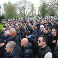 Потресне сцене са сахране Душка Вујошевића: Фотографије које кидају душу (галерија)