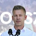 "Ne poklanja baš svako revolver": Peter Mađar pokazao neobičan poklon koji je dobio od premijera Pakistana