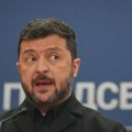Uklonjena ogromna zastava Ukrajine koja je bila postavljena u centru Prištine