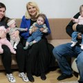 Дарија Кисић посетила је у Новом Кнежевцу породицу Ранков, чије четворке болују од цистичне фиброзе