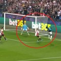 Kako je moguće da je golman primio gol iz ove pozicije: Nesvakidašnja situacija u Ligi šampiona