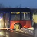 Drama kod Knića: Proklizao autobus, policija na terenu