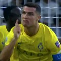 (Foto) ne daju mu da ode u penziju Kristijano Ronaldo produžio ugovor sa čelnicima Al Nasra