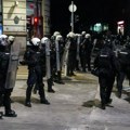 Oglasio se MUP o fotografiji na kojoj policajac udara ženu