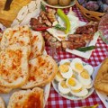 FOTO: Ovako je izgledao tradicionalni banatski doručak – služio se na zemlji pred početak žetve