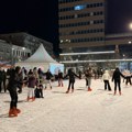 Zrenjanin čuva zimsku tradiciju! Nekad se klizalo na zamrznutom Begeju, danas uz smeh i radost najmlađih na Trgu slobode