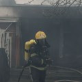 Dramatični snimci iz Novog Pazara: Vatrogasci se bore sa požarom, gore magacini sa tekstilom VIDEO