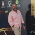 U Nišu jedva prepoznali Tiku Špica: Snimili smo glumca, a od 19 godina mlađe devojke ni traga