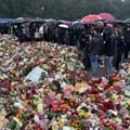Desetine hiljada ljudi oprostilo se od kralja Haralda; Oslo prekriveno cvećem i svećama FOTO